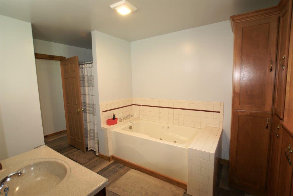 30 Acres Dream Home Bathroom